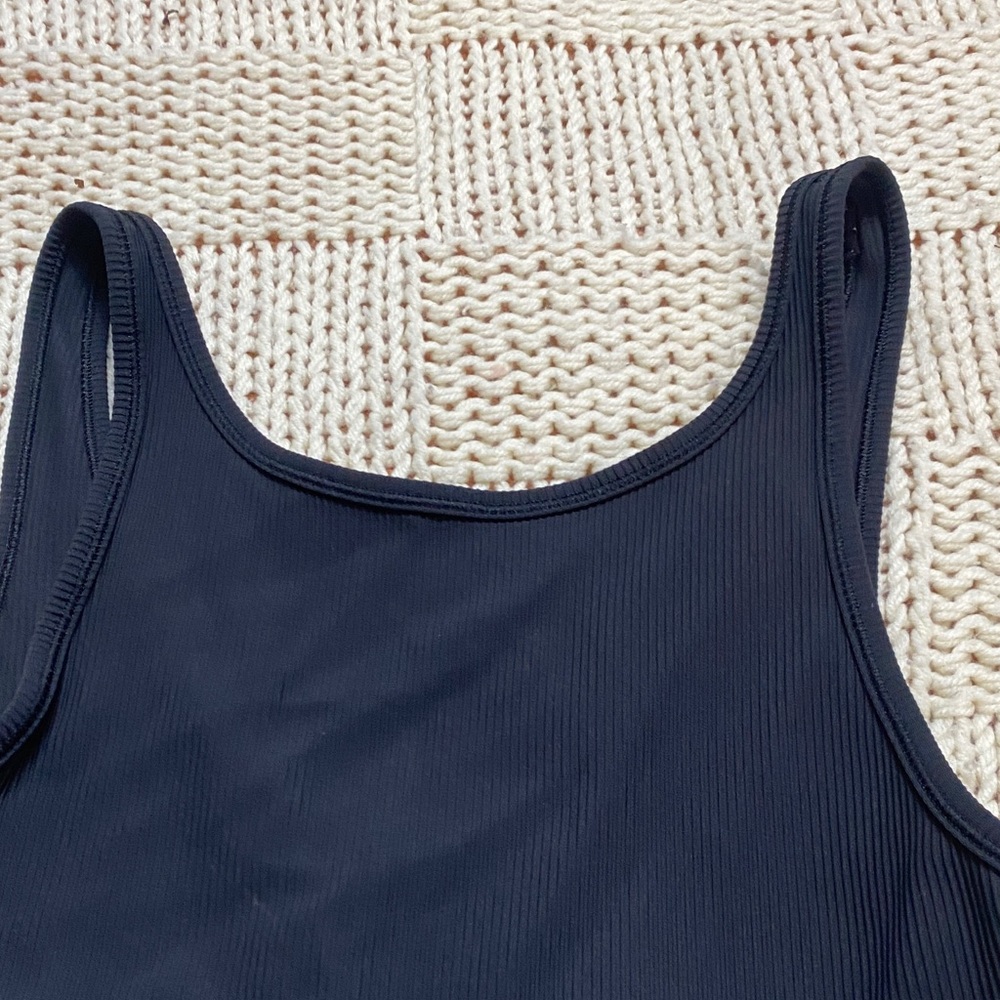 lululemon Black Ribbed Power Pivot Tank Size 4 Workout Crop Active Yoga V neck 6 - Picture 3 of 6